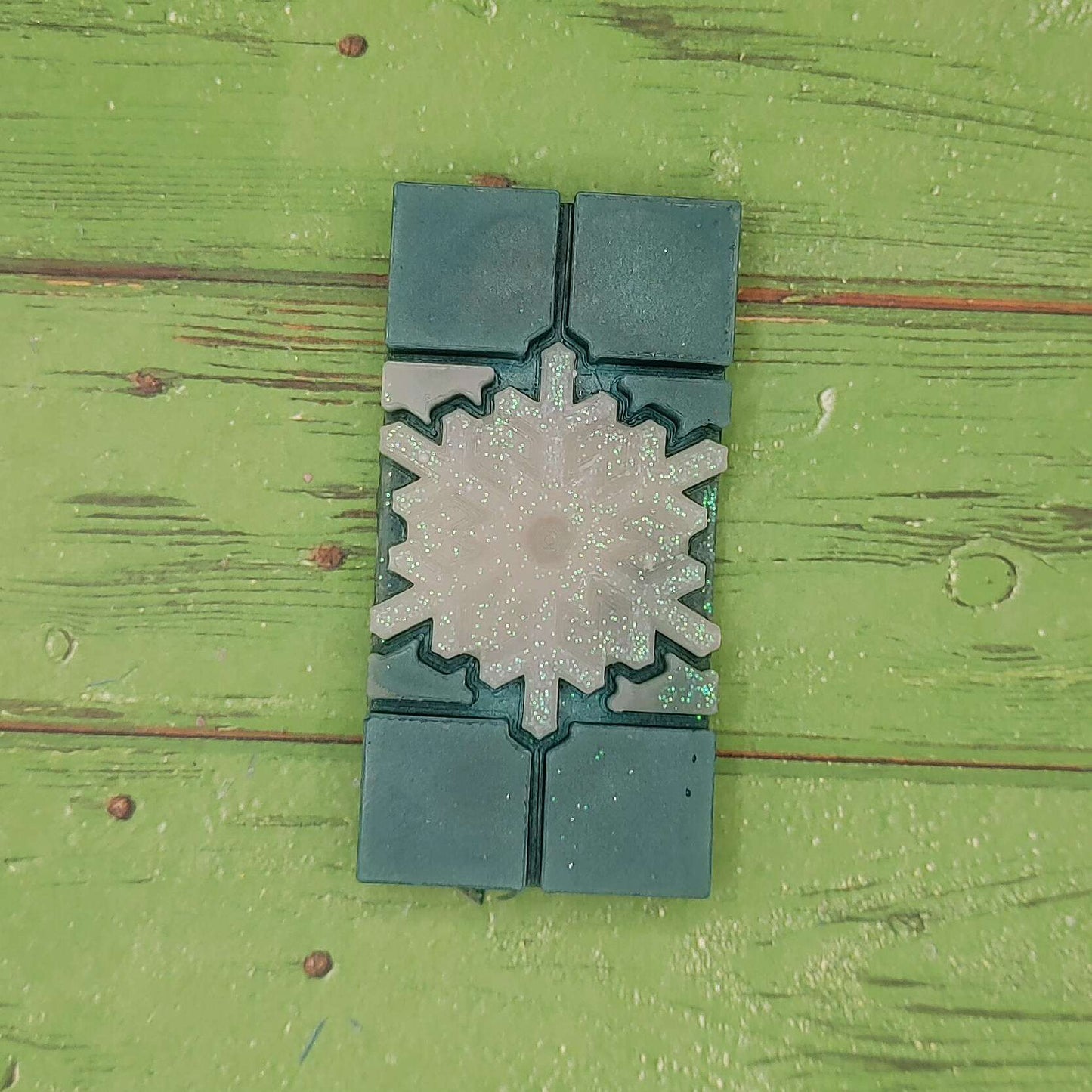 Snowflake - Snap Out Center - Wax Melt Snap Bar Silicone Mold