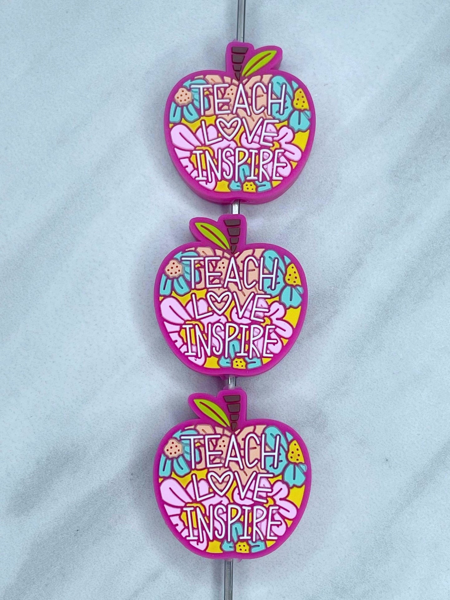 TEACH LOVE INSPIRE APPLE SILICONE FOCAL B34 (1ct)