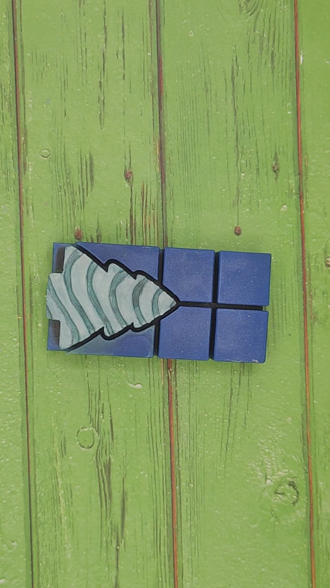 Load and play video in Gallery viewer, Christmas Tree - Snap Out Center - Wax Melt Snap Bar Silicone Mold