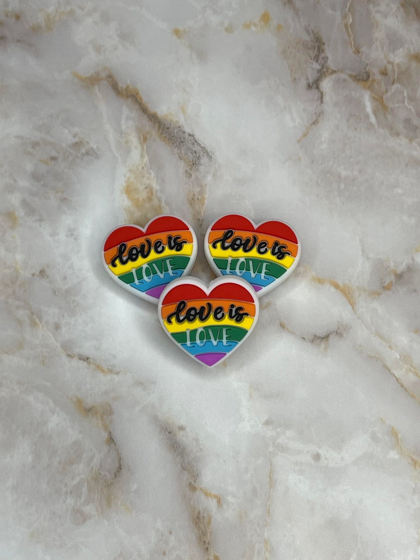 RAINBOW PRIDE HEART SILICONE FOCAL B67